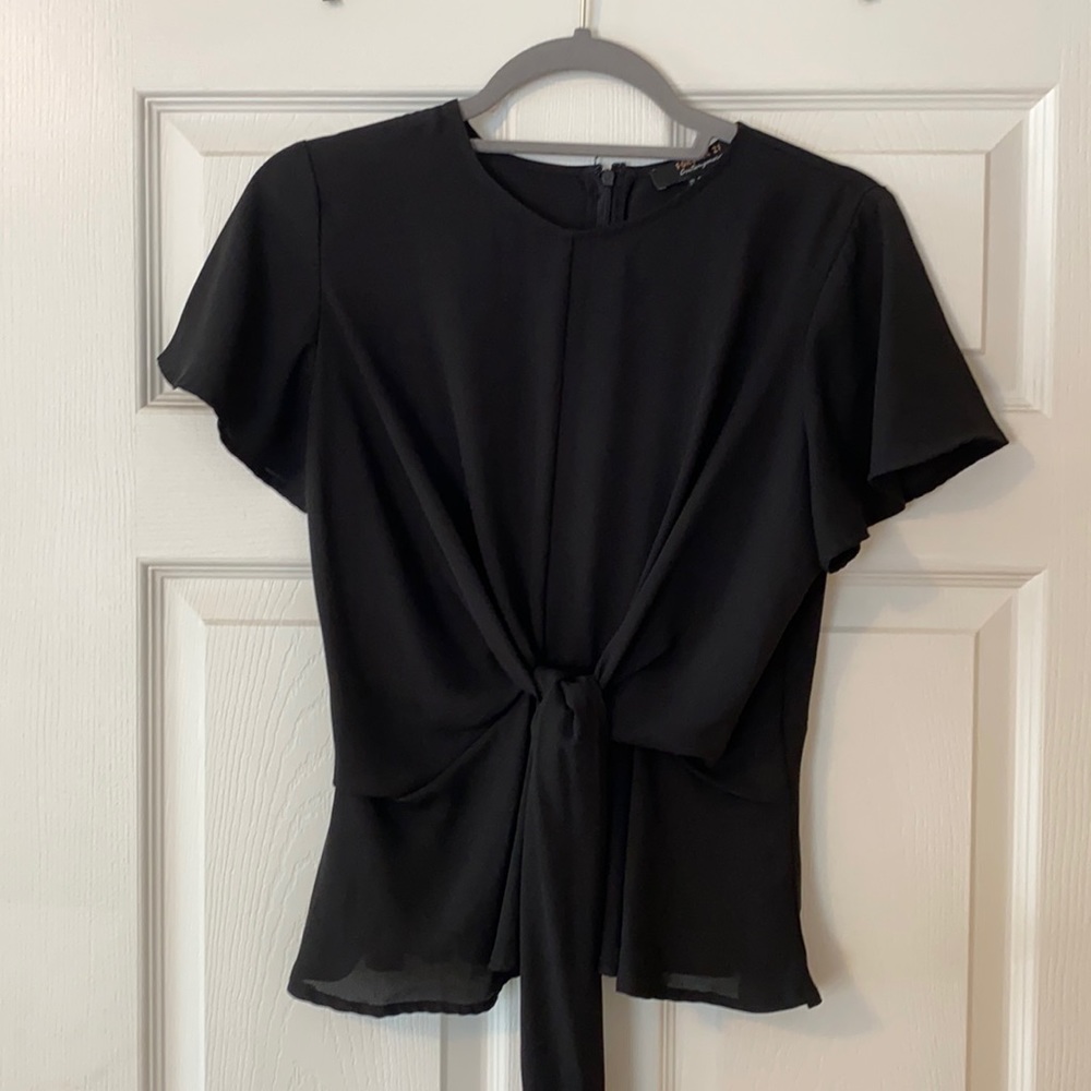 💰 3/$25 BUNDLE 💰 Stunning black tie front detail blouse